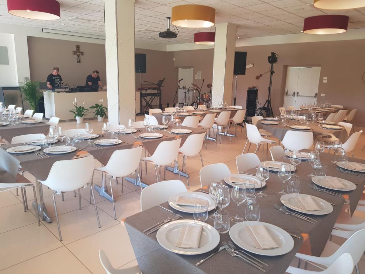 Eliopoli Beach Hostel & Restaurant Tirrenia Buitenkant foto