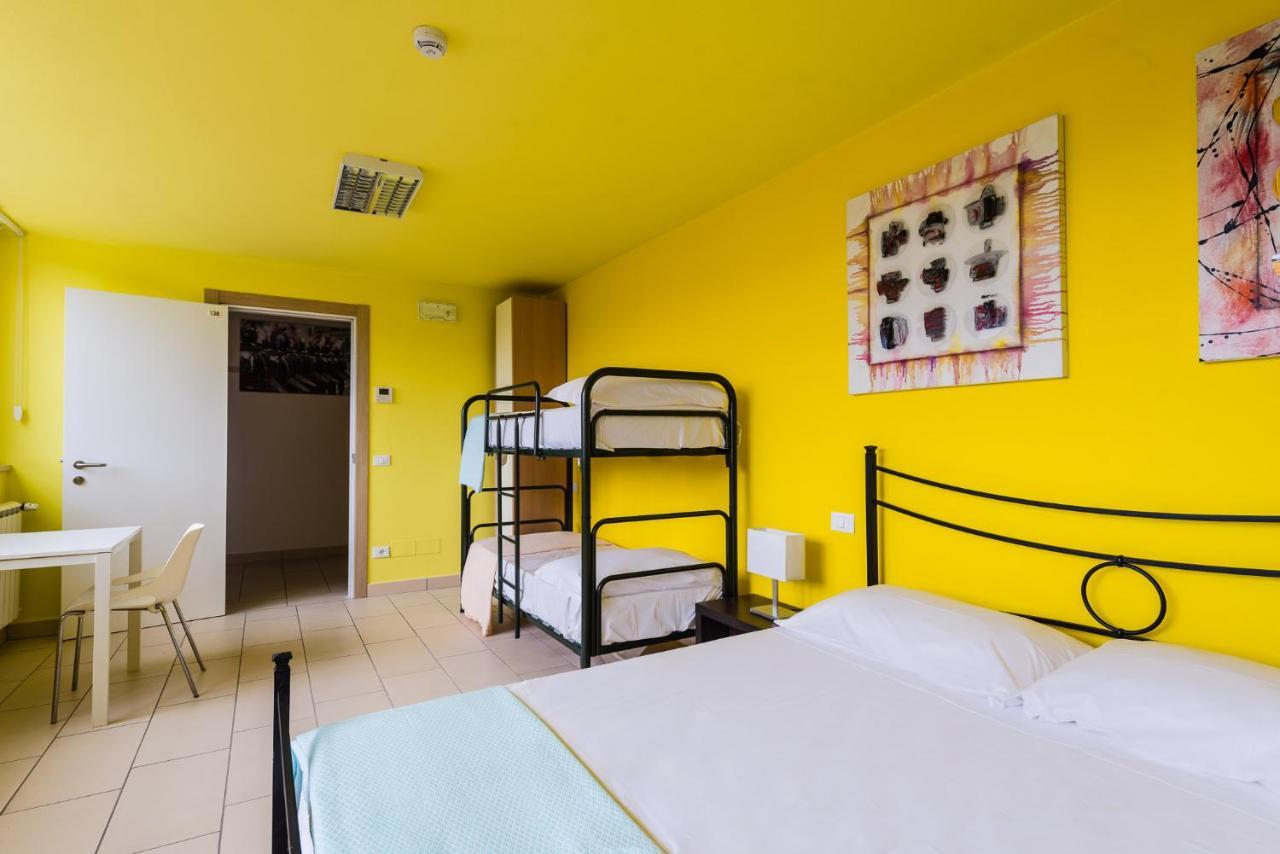 Eliopoli Beach Hostel & Restaurant Tirrenia Buitenkant foto