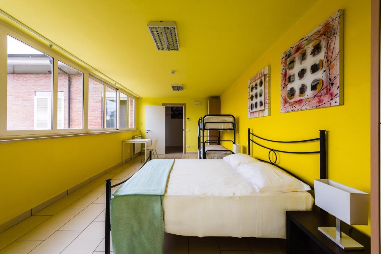 Eliopoli Beach Hostel & Restaurant Tirrenia Buitenkant foto