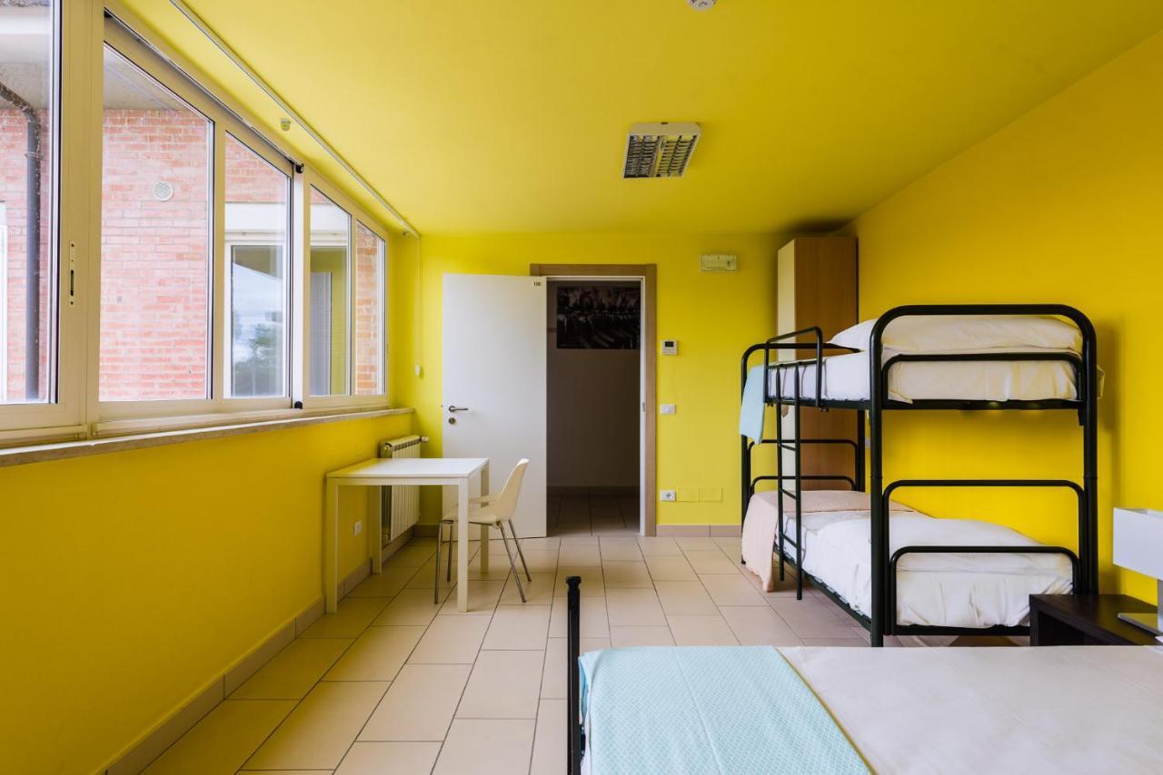 Eliopoli Beach Hostel & Restaurant Tirrenia Buitenkant foto