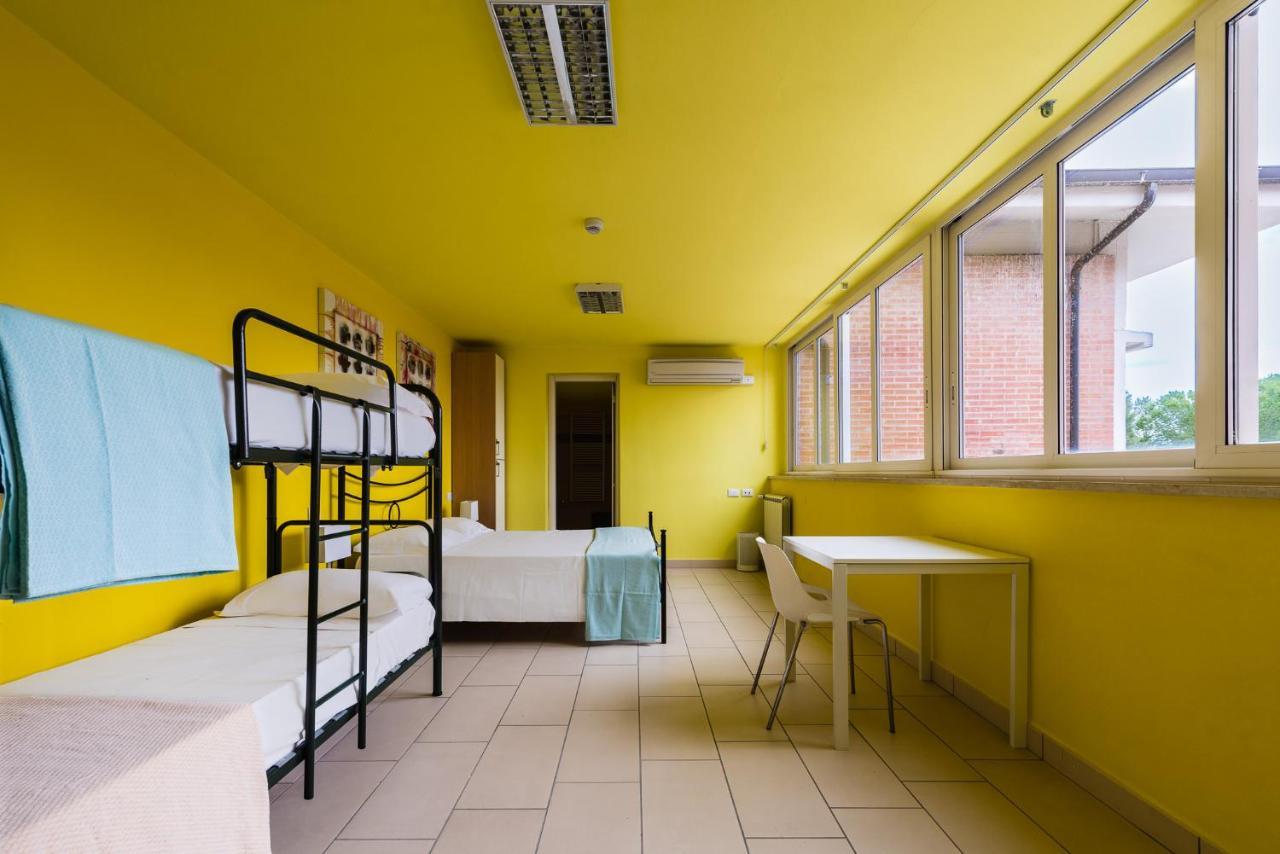 Eliopoli Beach Hostel & Restaurant Tirrenia Buitenkant foto