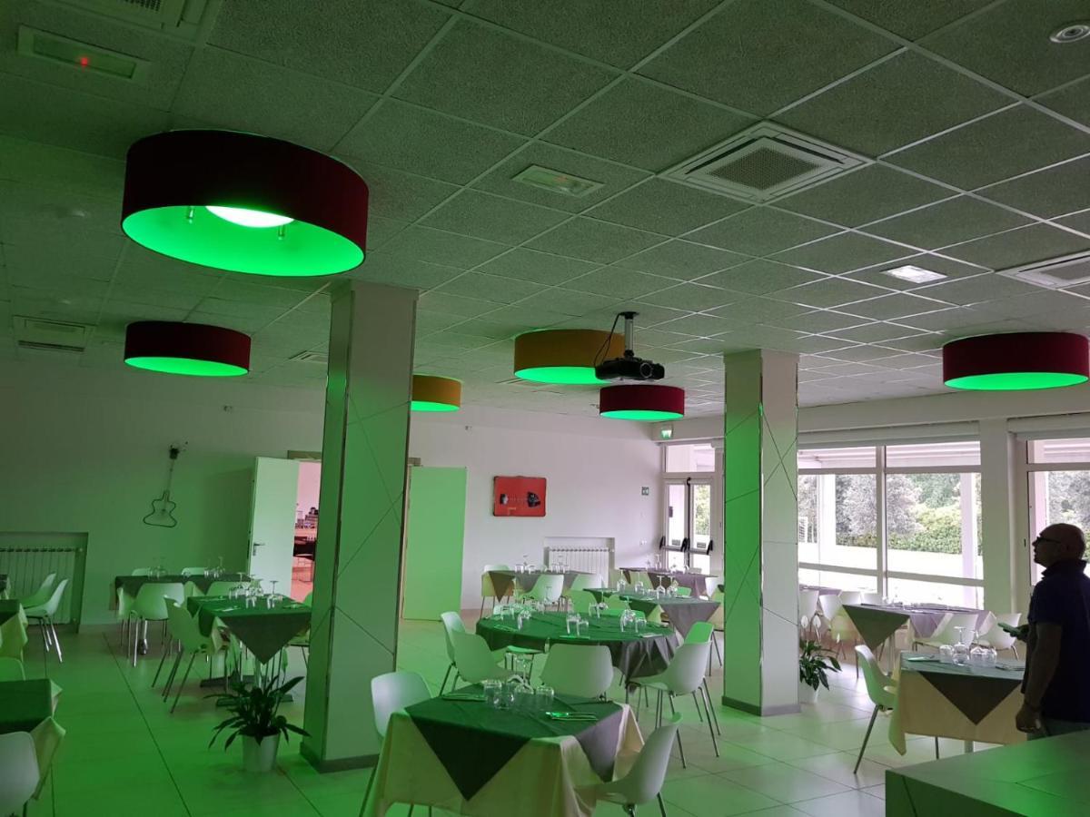 Eliopoli Beach Hostel & Restaurant Tirrenia Buitenkant foto