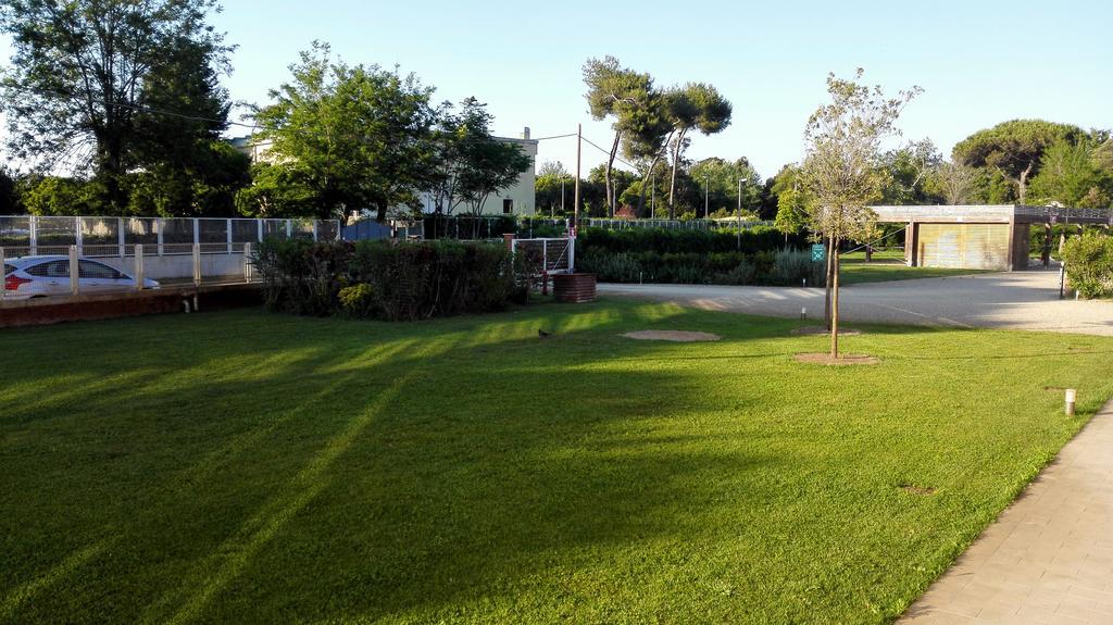 Eliopoli Beach Hostel & Restaurant Tirrenia Buitenkant foto
