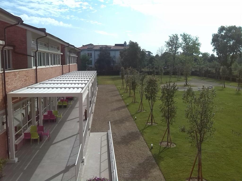 Eliopoli Beach Hostel & Restaurant Tirrenia Buitenkant foto